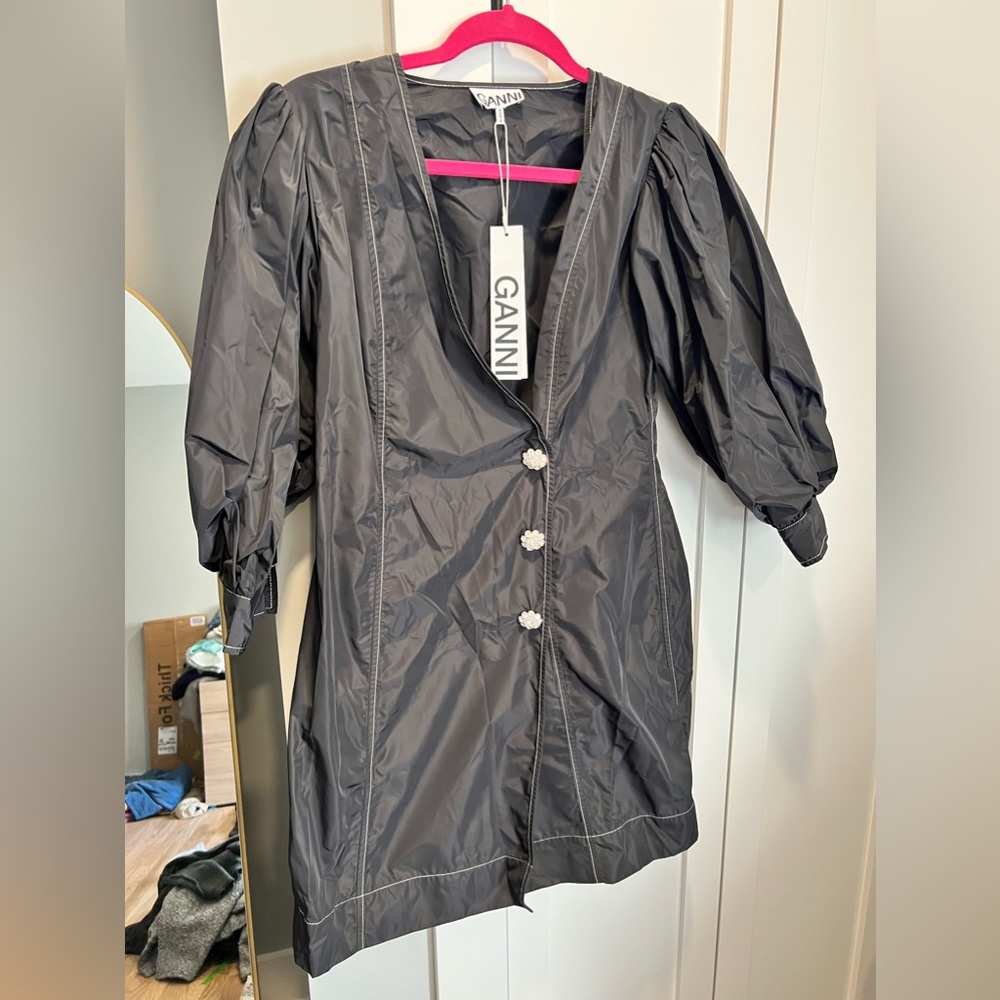 NEVER WORN high fashion recycled polyester puff sleeve jeweled snap dress